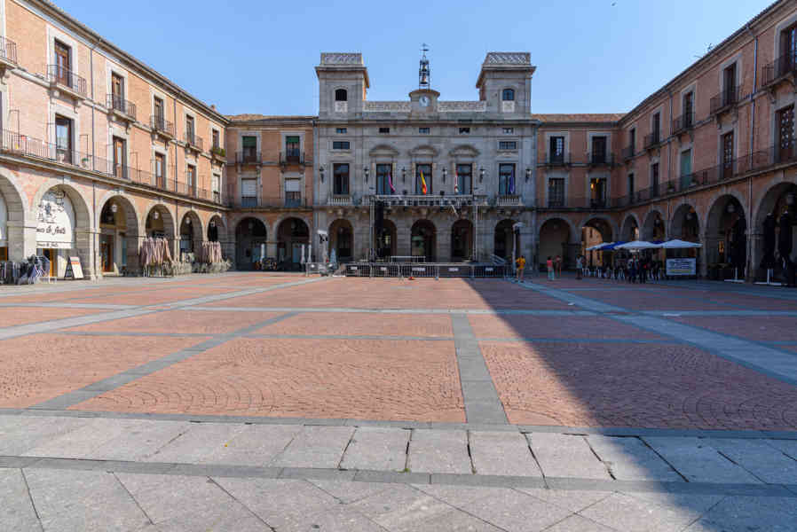 Ávila 013 - plaza del Mercado Chico - Ayuntamiento.jpg